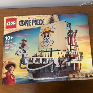 LEGO One Piece Thousand Sunny Ship - White, Brown, Tan, Red